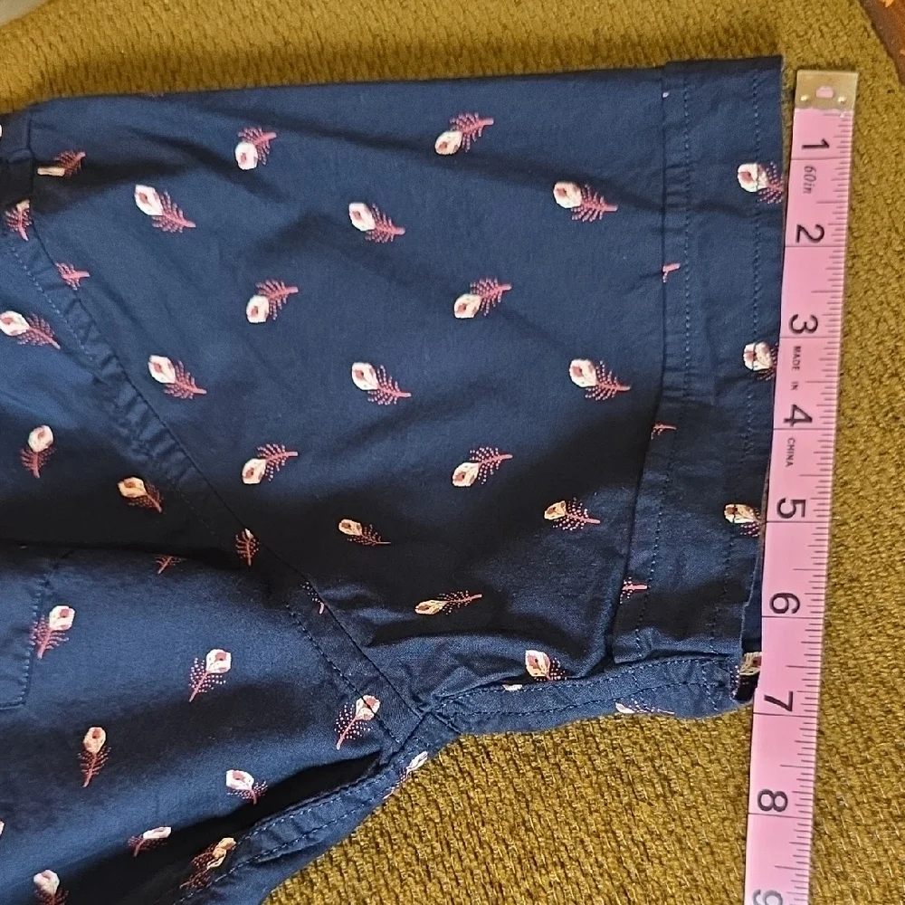 Banana Republic Navy Short-Sleeve Button-Down Shirt with Red&Cream Feather Large - Picture 7 of 8